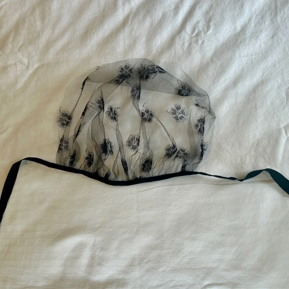 Vintage Spanish Black Lace Chapel Veil / Mantilla Head Covering - Picture 14 of 15